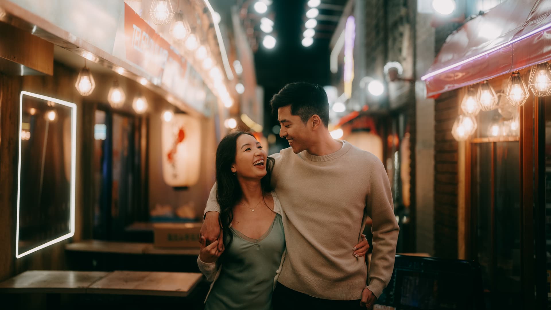 Don’t ask ‘How much do you make?’ on a date—ask these 7 questions insteadnomadictrails